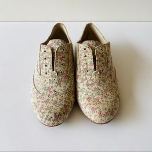 Steve Madden Canvas Floral Lace-Up Oxfords
